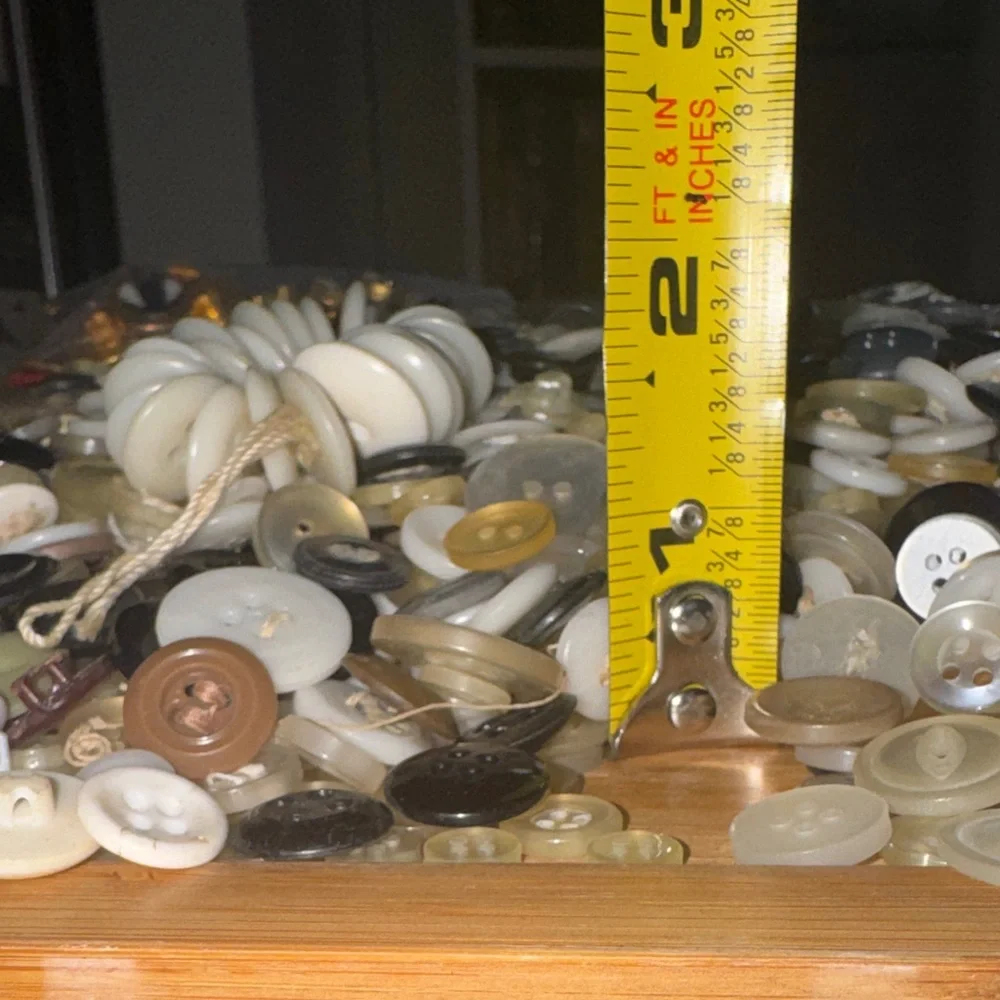 6,168 Button Bundle Assorted - Picture 7 of 13